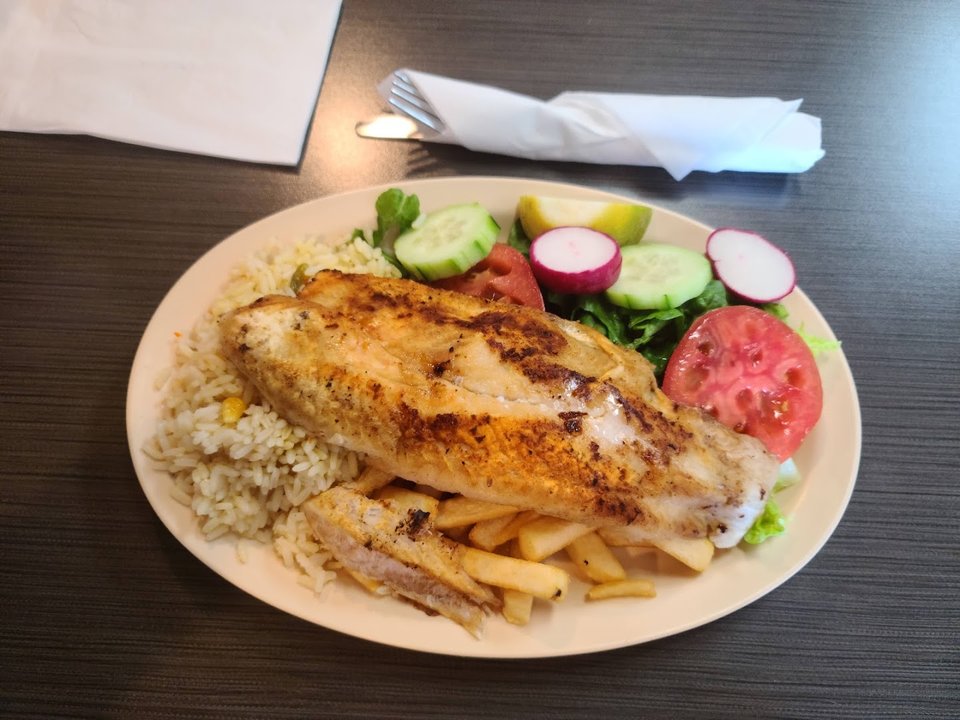 Salvadoran plates on a casual restaurant table.